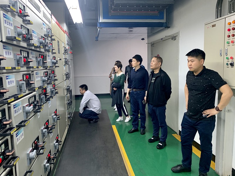 黄国全一行在连云港国家经济开发区地热能能源站考察调研。。。_副本.jpg