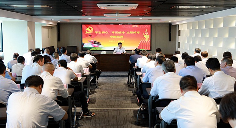 熊良虎在讲主题教育党课时指出：不忘初心铸党魂、切记使命勇继续，，永做新时代高质量生长的斗争者