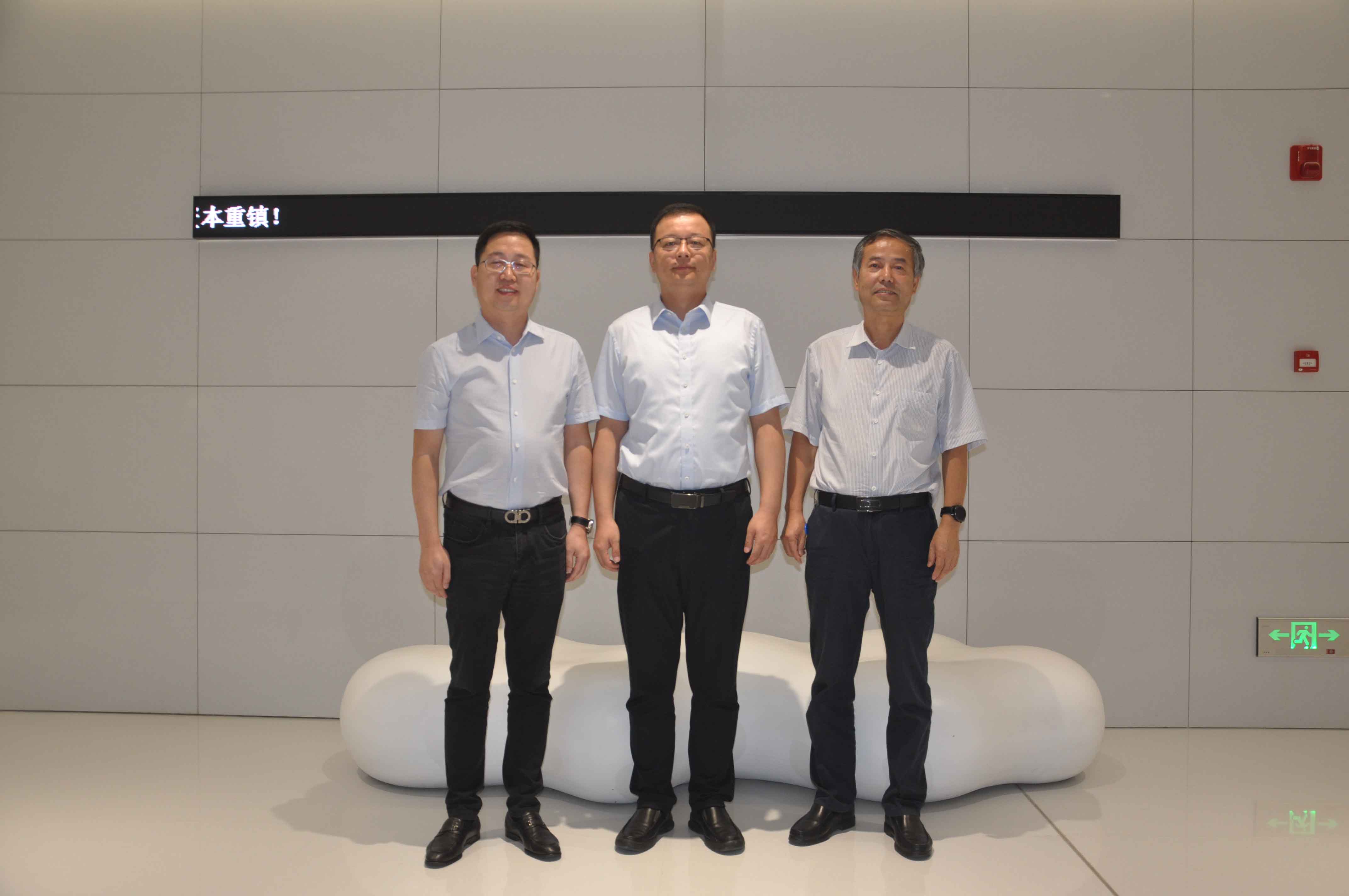 20190909通讯稿-研究院公司入驻中西部陆港金融小镇签约仪式暨pp电子集团专业化众创空间设立仪式2.jpg