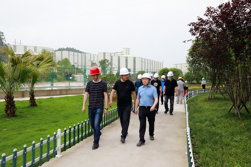 熊良虎在重庆市中科大业集团考察时强调：坚持生态优先战略，，，念好生态经、走好扶贫路