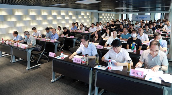 pp电子集团举行学习贯彻习近平总书记来陕考察主要讲话精神向导讲座｜陈再生作报告 熊良虎主持