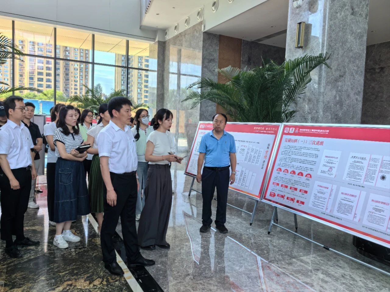 pp电子集团组织旅行“档案宣传进企业”展览