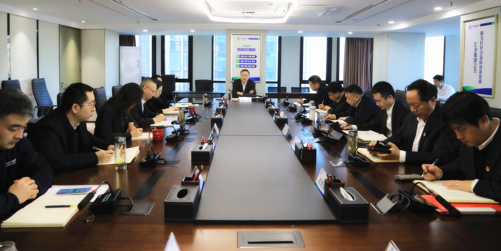pp电子集团召开党委理论学习中心组2024年第12次学习（扩大）聚会