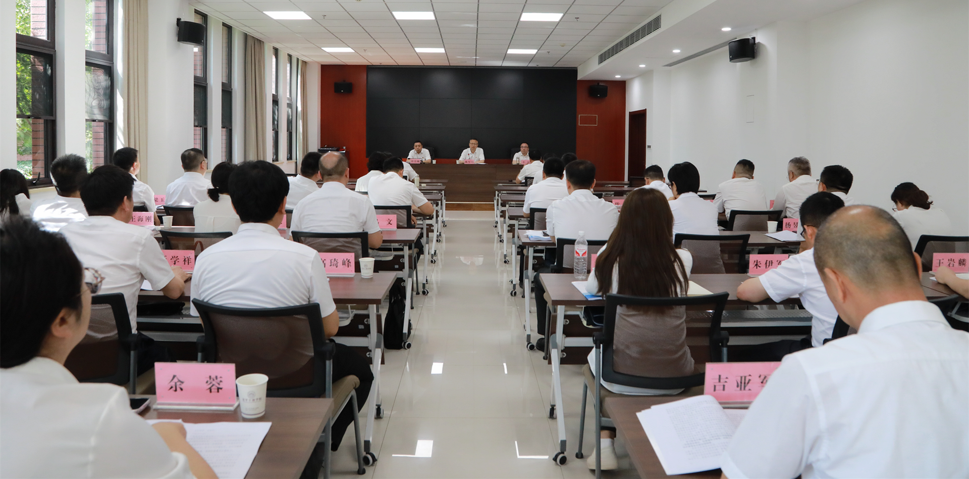 pp电子集团党委召开深入贯彻中央八项划定精神学习教育集中整治事情推进会